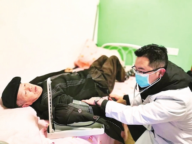 初冬暖陽暖人身 愛心服務(wù)暖人心